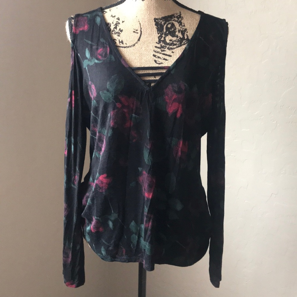 Rock & Republic top size L black with rose print